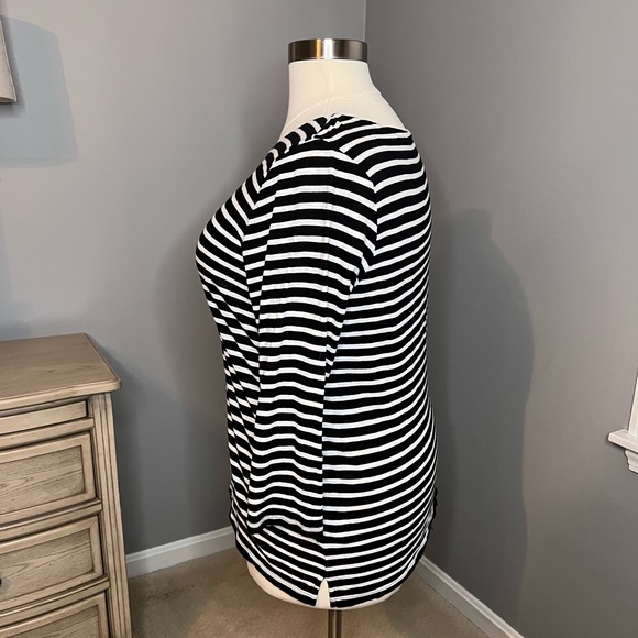 Old Navy Black and White Striped Shirt Size XL - Picture 2 of 5